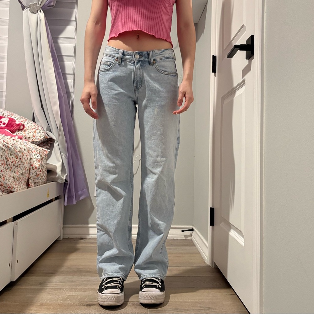 Light Blue wash mid-rise straight-leg jeans